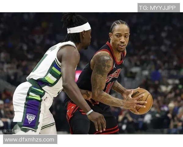 瑞士超球队失利球迷走下看台与球员激烈交流球员认真聆听回应